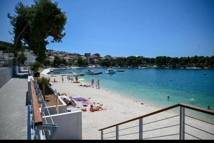 Mikola With Sea View Apartment *